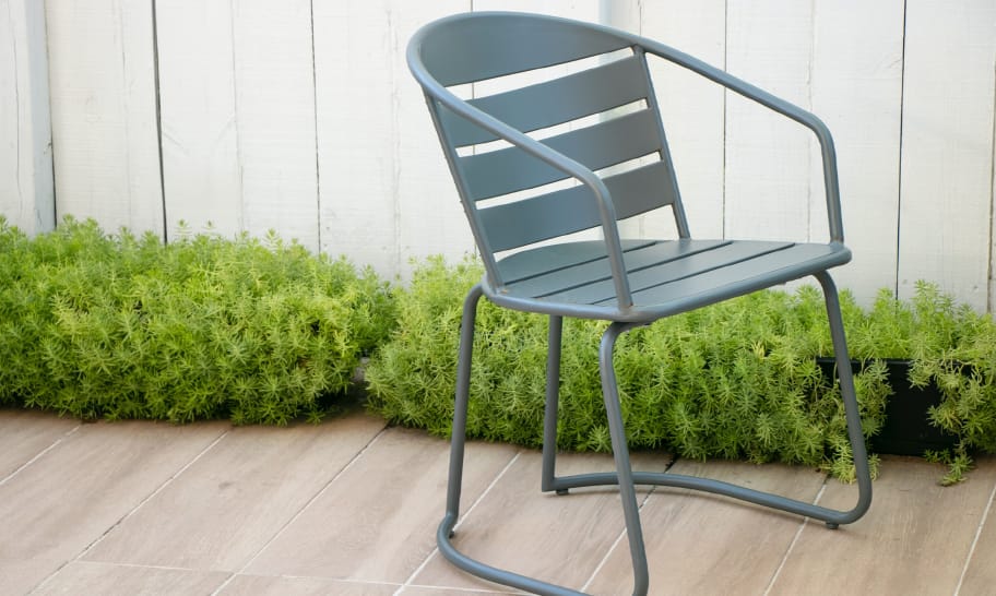 How to remove rust from metal furniture